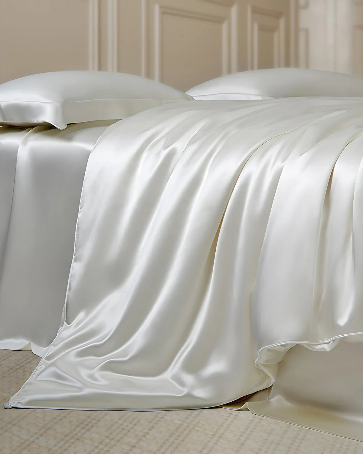 Mulberry Silk Comforter with 22 Momme Silk Shell
