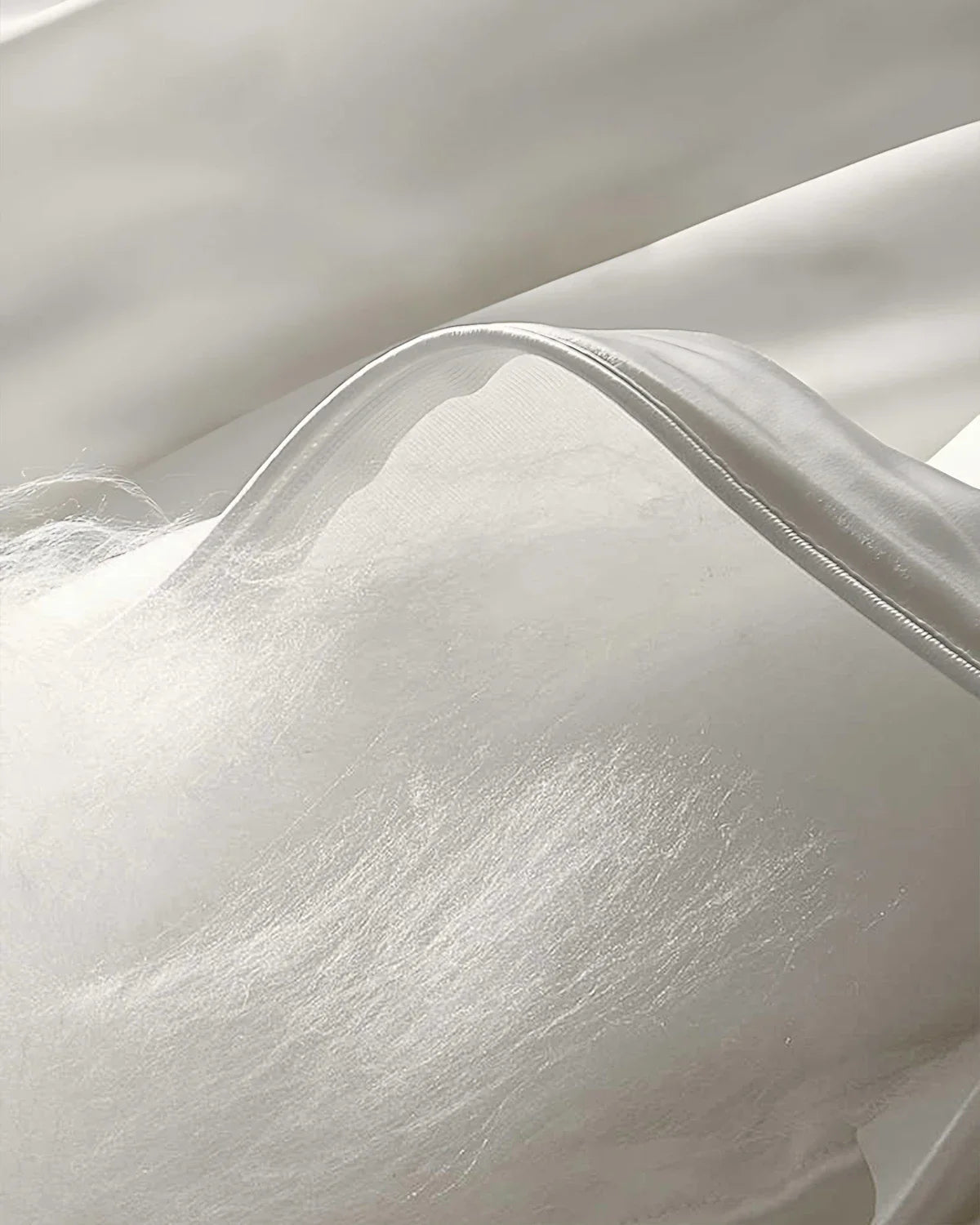 Mulberry Silk Comforter with 22 Momme Silk Shell