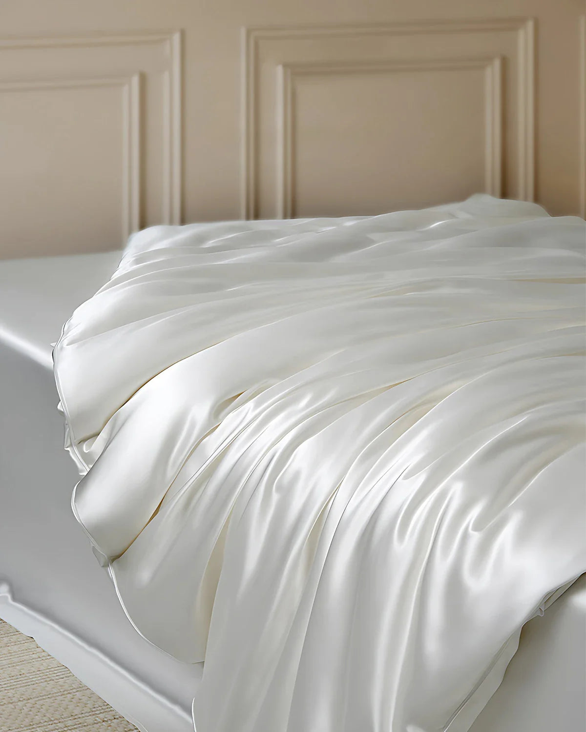 Mulberry Silk Comforter with 22 Momme Silk Shell
